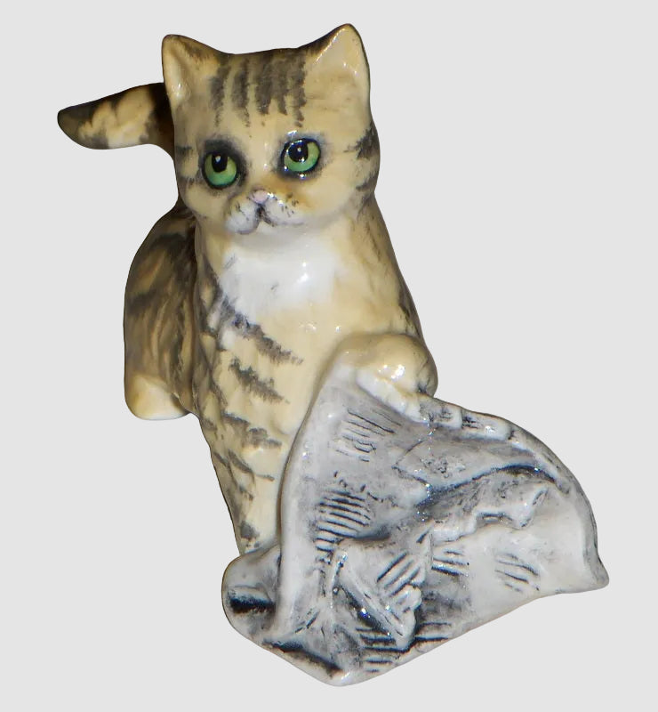 "In The News" Royal Doulton Kitten Figurine DA233 - Cute Cats Series