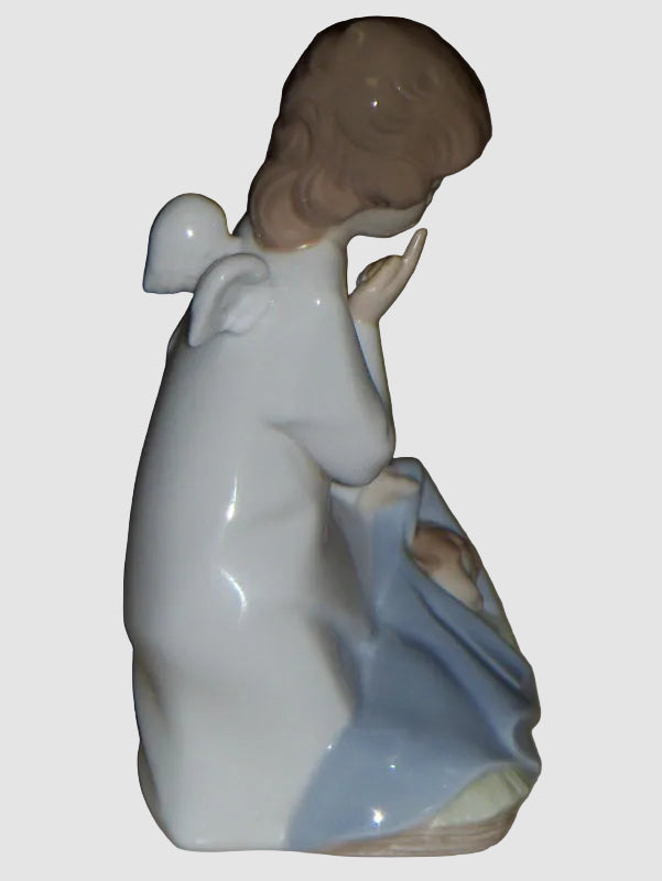 "Angel With Child" Lladro Daisa Figurine #4635 - Juan Huerta (7")