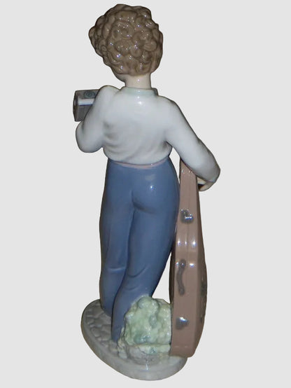 "Musically Inclined" Lladro Daisa Figurine #5810 - Rafael Lozano (9")