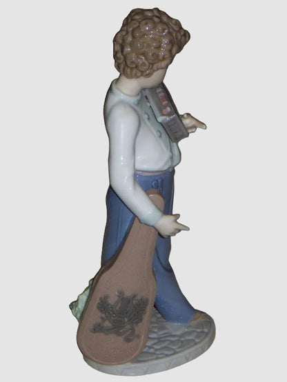 "Musically Inclined" Lladro Daisa Figurine #5810 - Rafael Lozano (9")