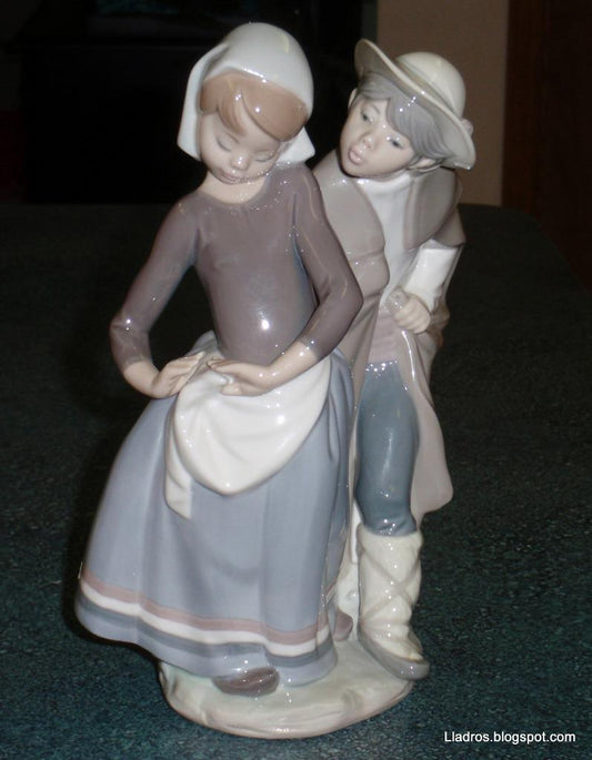 Lladro Daisa Figurine #1188 "Boy Meets Girl