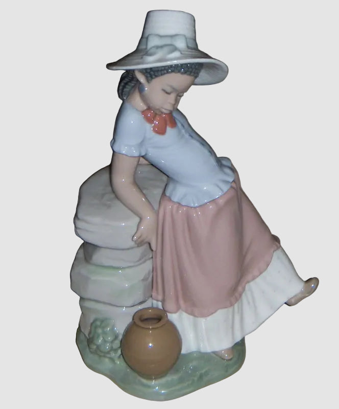 Lladro A Step In Time Figurine 5158 Black Legacy Collection Girl Dress Hat Wall Glossy Vintage Spain