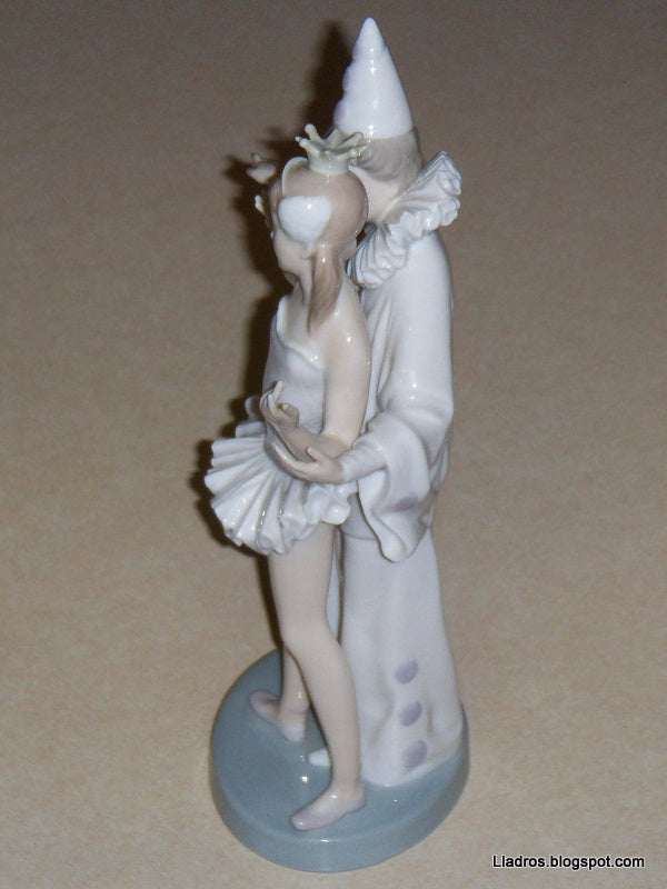 "Carnival Couple" Lladro Figurine #4882 - Pierrot & Ballerina (10.25")