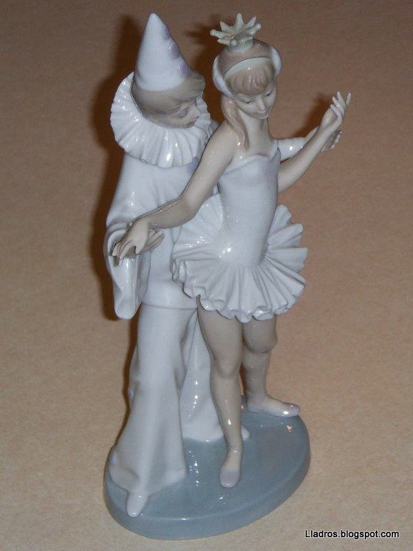 "Carnival Couple" Lladro Figurine #4882 - Pierrot & Ballerina (10.25")