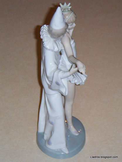 "Carnival Couple" Lladro Figurine #4882 - Pierrot & Ballerina (10.25")