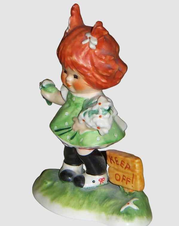 "Daisies Won't Tell" Goebel Charlot Byj Figurine BYJ24 (4.25")