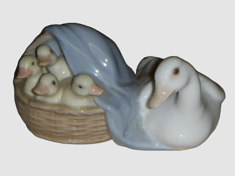 "Ducklings" Lladro Figurine #4895 - Mother Duck & Basket (3.5")