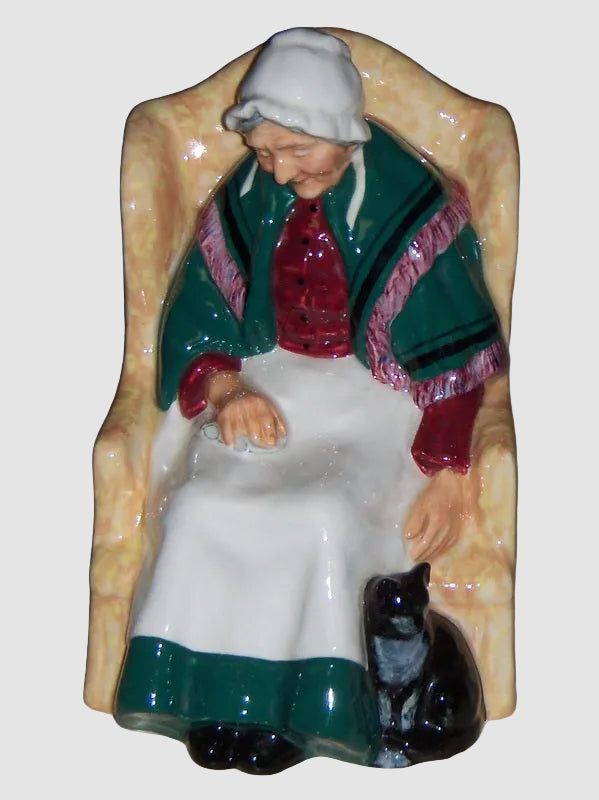 "Forty Winks" Royal Doulton Figurine HN1974 - Old Woman & Cat (6.5")