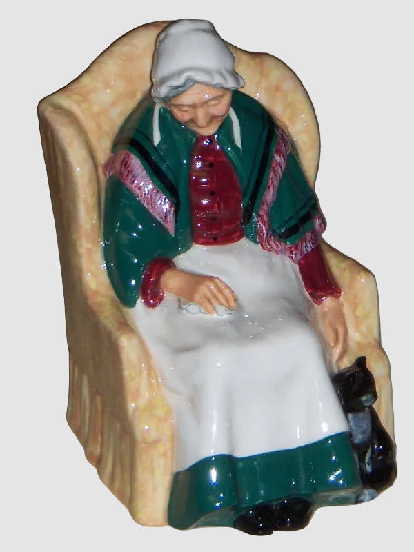 "Forty Winks" Royal Doulton Figurine HN1974 - Old Woman & Cat (6.5")