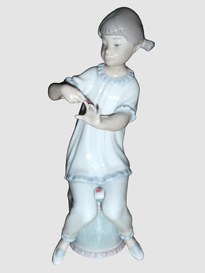 "Girl Manicuring" Lladró Figurine #1082 - Girl Painting Nails (7.5")