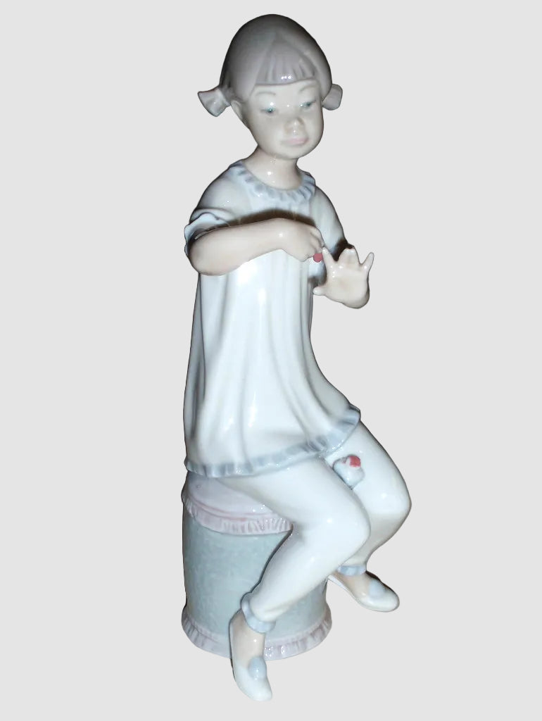 "Girl Manicuring" Lladró Figurine #1082 - Girl Painting Nails (7.5")