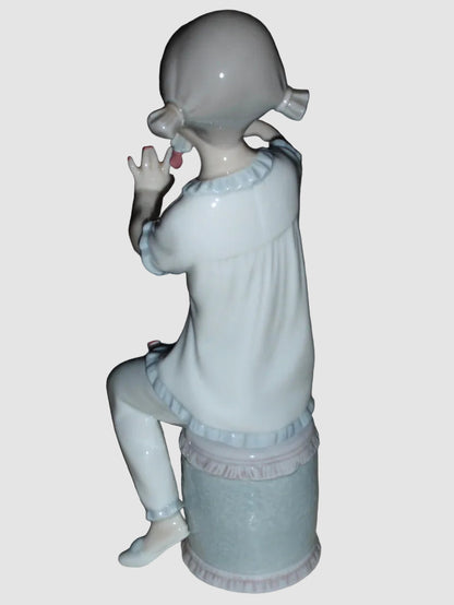 "Girl Manicuring" Lladró Figurine #1082 - Girl Painting Nails (7.5")