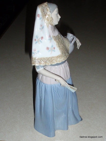 "Lady from Majorca" Lladró Figurine #5240 - Vicente Martínez (11.5")