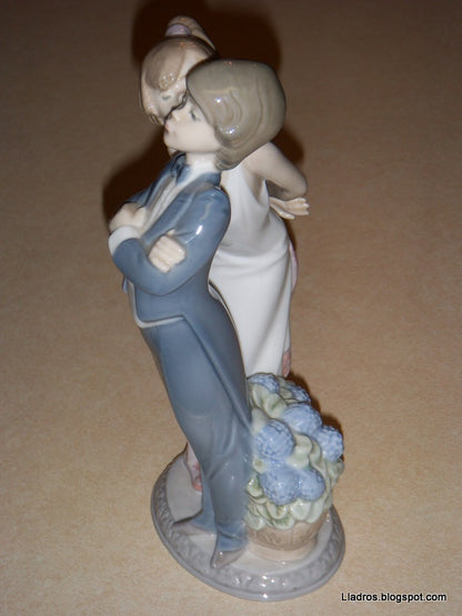 "Let's Make Up" Lladro Daisa Figurine #5555