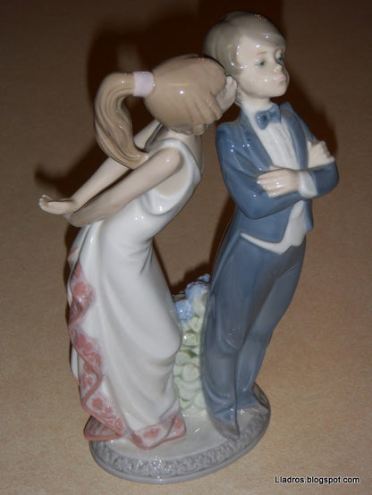 "Let's Make Up" Lladro Daisa Figurine #5555