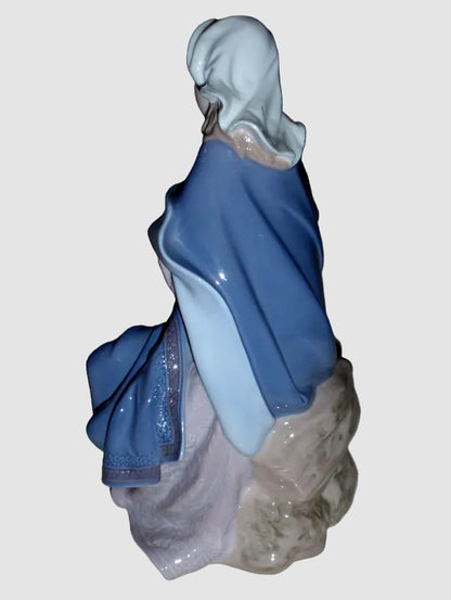 "Virgin Mary" Lladró Nativity Figurine #01387 - Salvador Furió (10")
