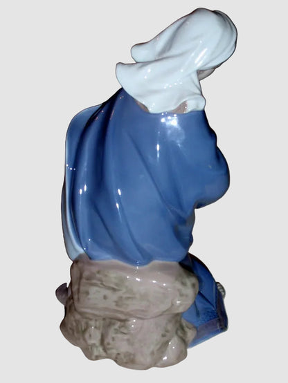 "Virgin Mary" Lladró Nativity Figurine #01387 - Salvador Furió (10")