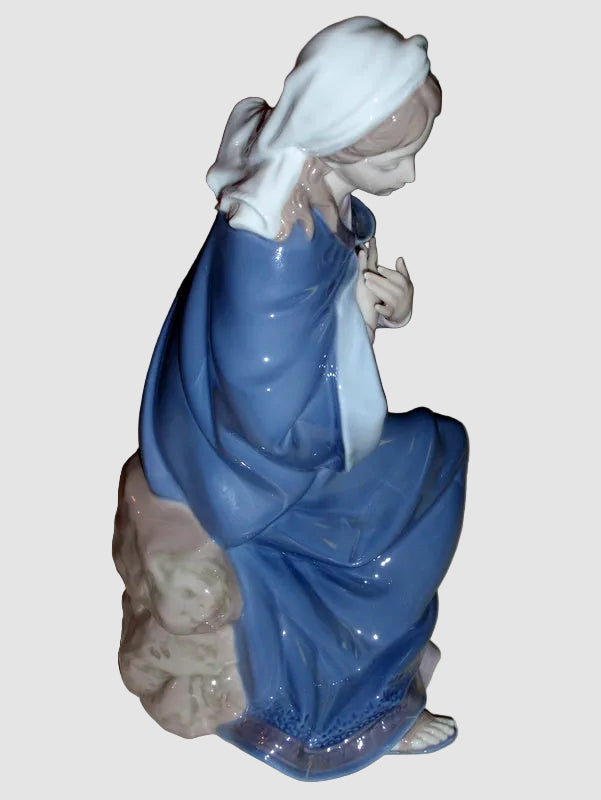 "Virgin Mary" Lladró Nativity Figurine #01387 - Salvador Furió (10")