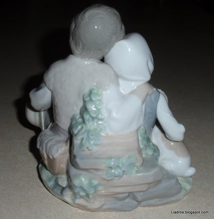 "Friendship" (Hermanitos) Lladro Figurine #1230 - Young Couple With Puppy Dog (6.25")
