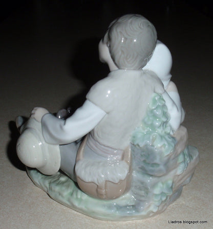 "Friendship" (Hermanitos) Lladro Figurine #1230 - Young Couple With Puppy Dog (6.25")