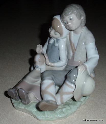 "Friendship" (Hermanitos) Lladro Figurine #1230 - Young Couple With Puppy Dog (6.25")