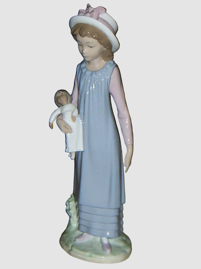 "Belinda With Her Doll" Lladro Figurine #5045 (11.25")