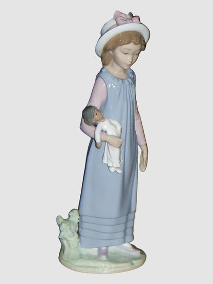 "Belinda With Her Doll" Lladro Figurine #5045 (11.25")
