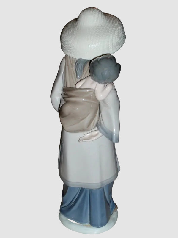 "My Precious Bundle" Lladro Figurine #5123 - Asian Inspirations (10.5")