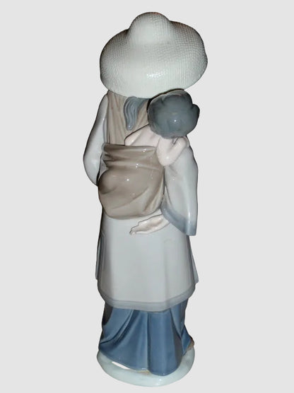 "My Precious Bundle" Lladro Figurine #5123 - Asian Inspirations (10.5")