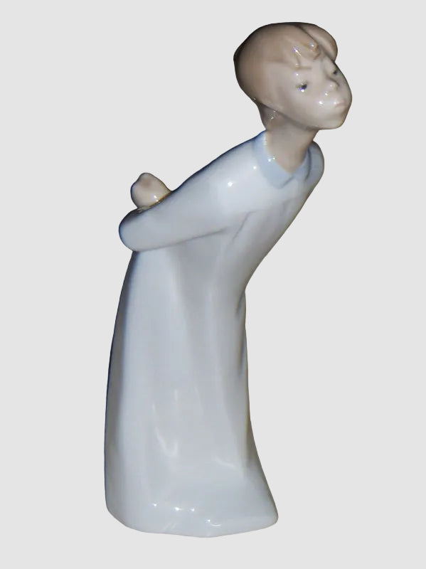 "Boy Blowing Goodnight Kiss" Lladro Figurine #4869 (8")