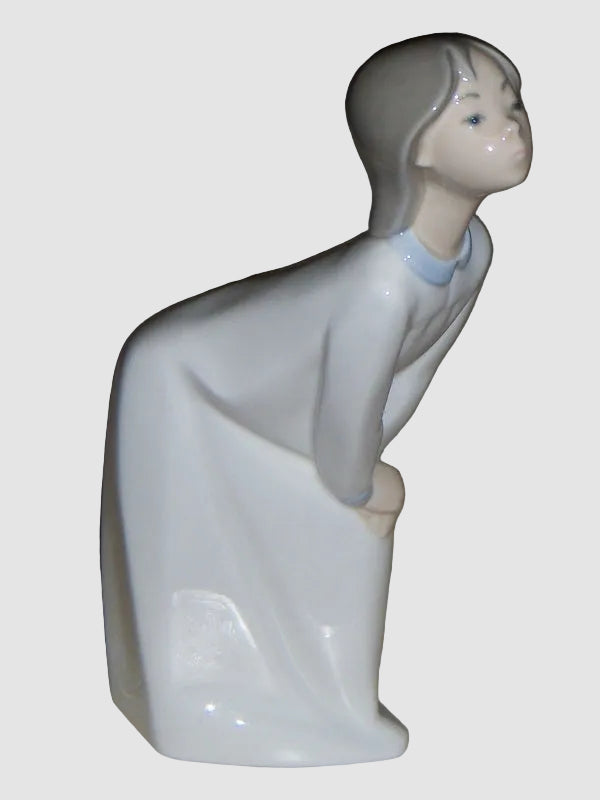 "Goodnight Kiss" Lladro Figurine #4873 (7.25" Glossy Finish)