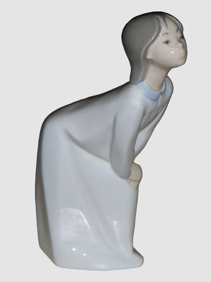 "Goodnight Kiss" Lladro Figurine #4873 (7.25" Glossy Finish)