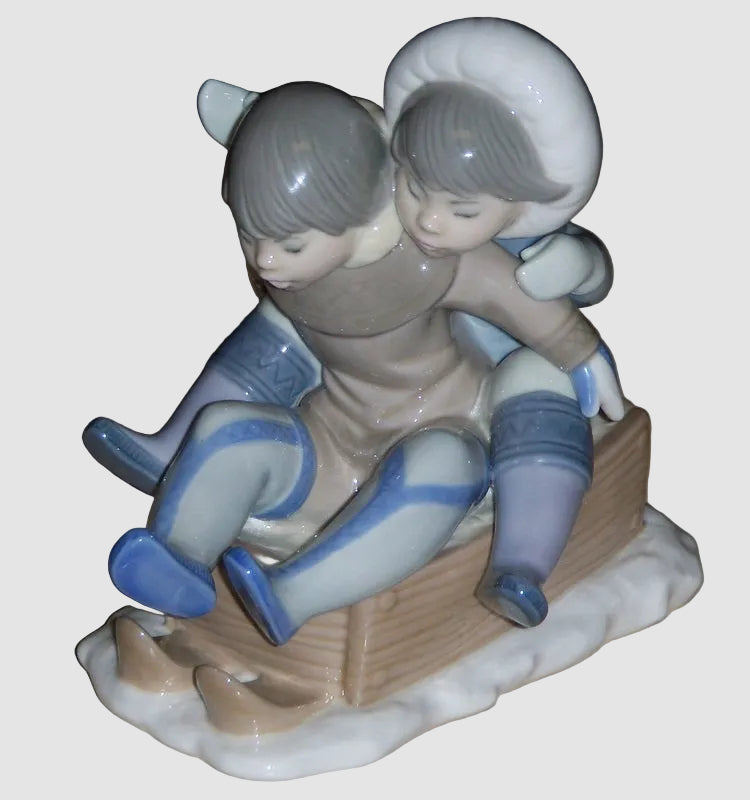 Lladro Hang On Figurine 5665 Eskimo Children Sledding Winter Snow Glossy Vintage Spain