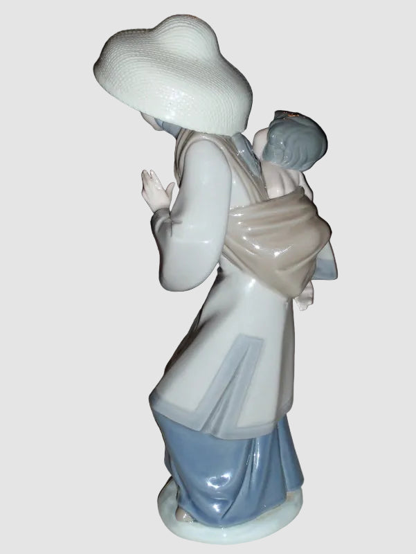 "My Precious Bundle" Lladro Figurine #5123 - Asian Inspirations (10.5")