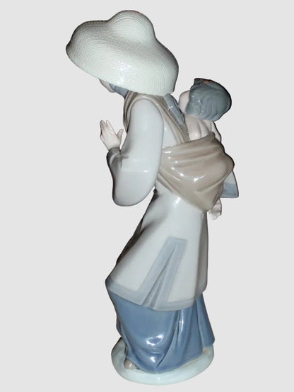 "My Precious Bundle" Lladro Figurine #5123 - Asian Inspirations (10.5")