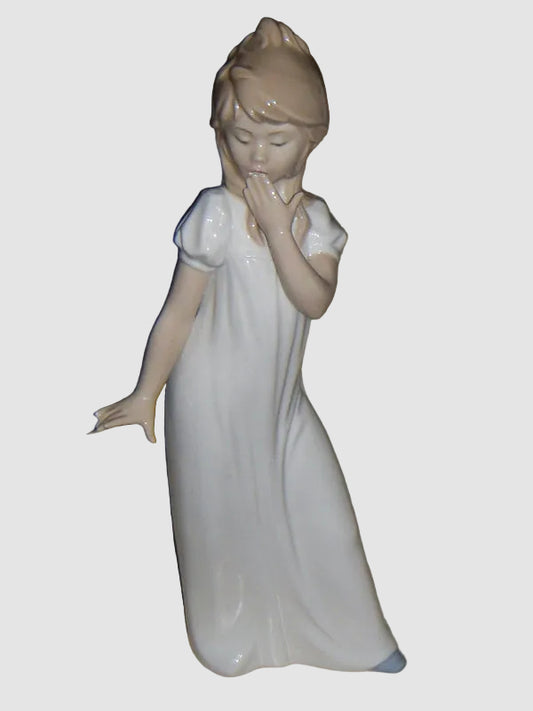 Lladro Nao Girl Yawning Goodnight Figurine Nightgown Sleepy Bedtime Vintage Spain Porcelain Glossy Finish