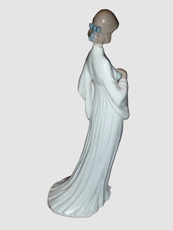 "Unity" Lladro Figurine #6377 - Lady with Wreath (14.25")