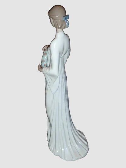"Unity" Lladro Figurine #6377 - Lady with Wreath (14.25")