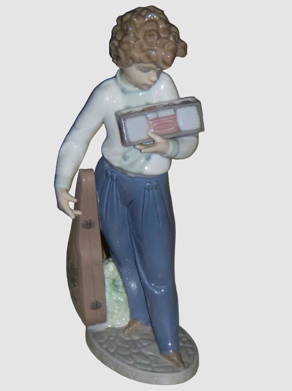 "Musically Inclined" Lladro Daisa Figurine #5810 - Rafael Lozano (9")