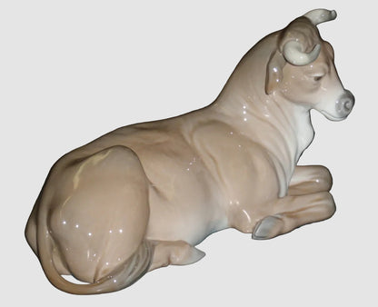 "Calf" Lladró Cow / Ox Nativity Figurine #01390 - Salvador Furió (6" x 10")