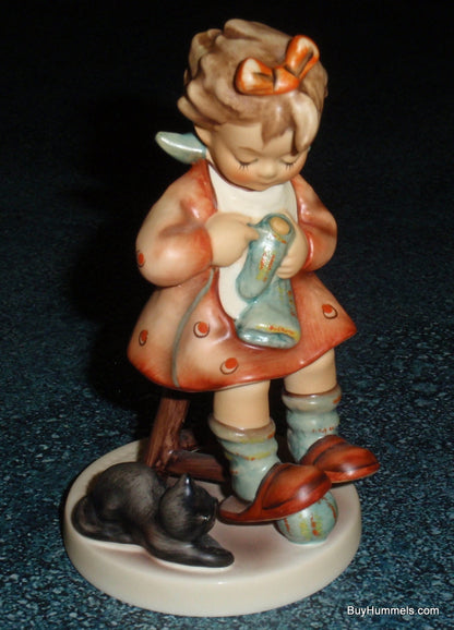 "Mother's Helper" #133 GOEBEL HUMMEL FIGURINE - Girl Knitting With Cat Gift!