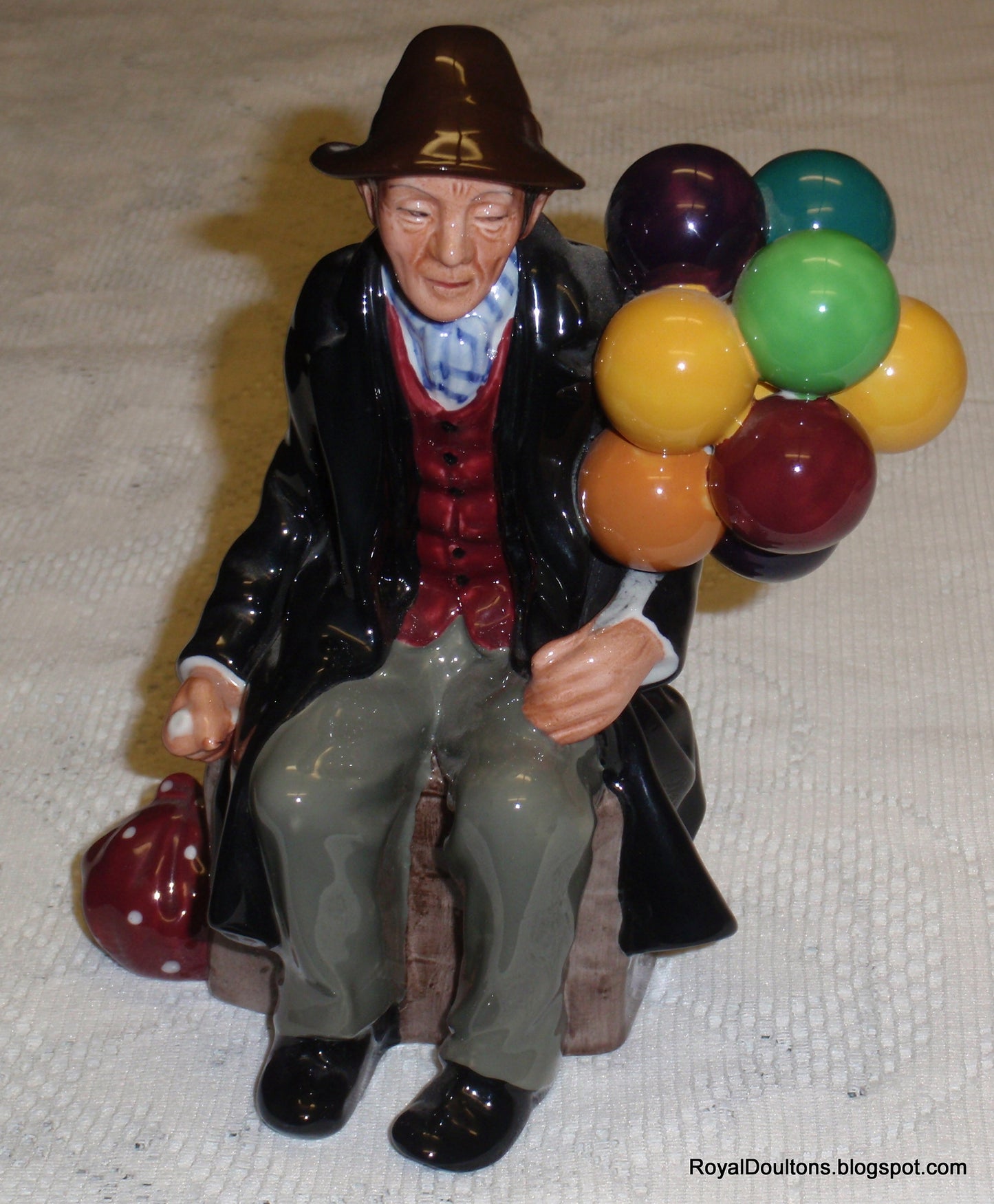 "The Balloon Man" HN1954 Royal Doulton Collectible Figurine - Old Man With Colorful Balloons - GIFT!