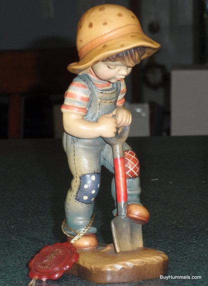 "Hidden Treasure" Sarah Kay ANRI 6" Wood Carving Figurine - Little Boy Digging For Buried Treasure - ADORABLE GIFT!