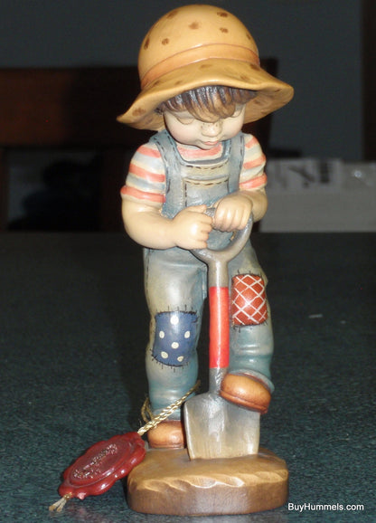 "Hidden Treasure" Sarah Kay ANRI 6" Wood Carving Figurine - Little Boy Digging For Buried Treasure - ADORABLE GIFT!