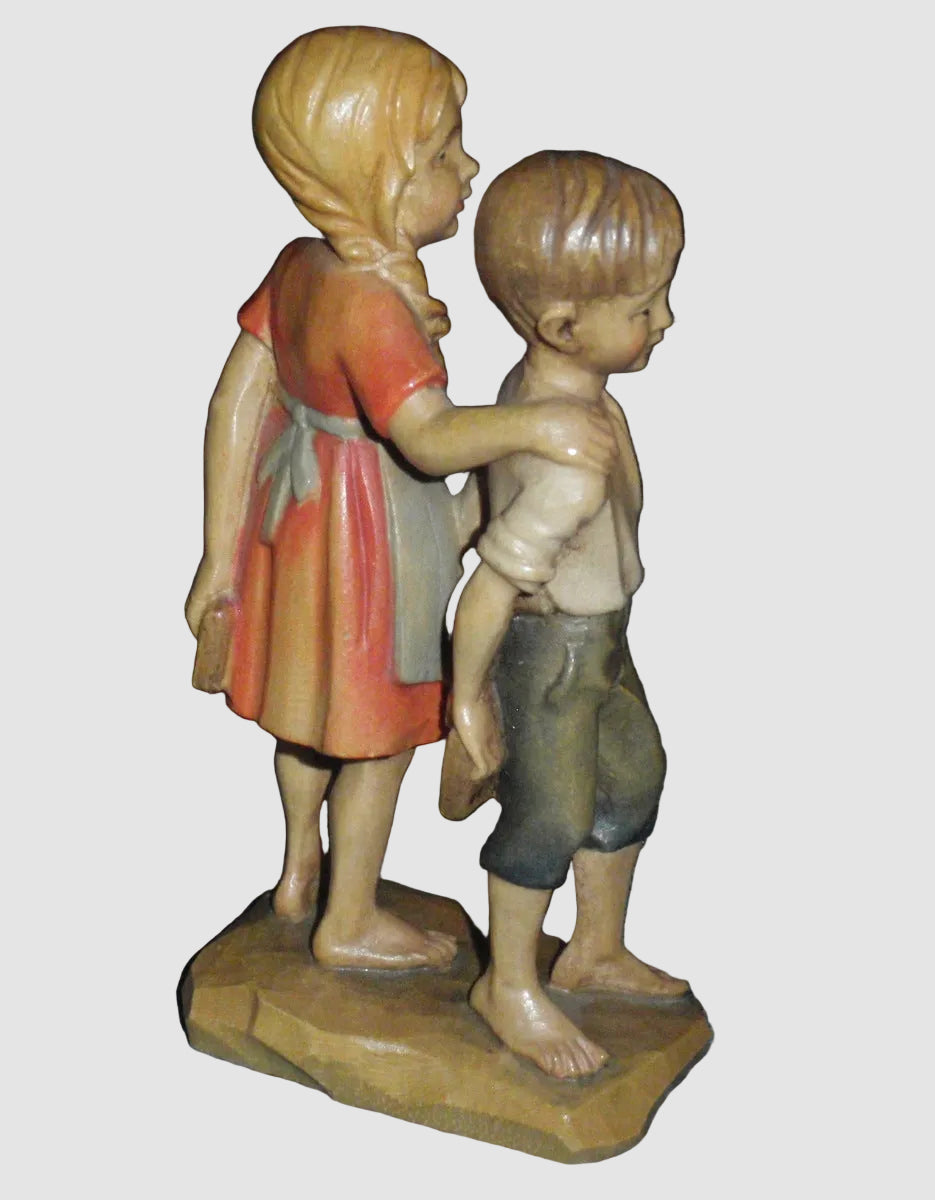 "Young Love" Anri Wood Carving Figurine #688941 - Signed by Ulrich Bernardi (5")