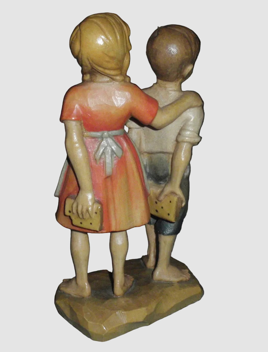 "Young Love" Anri Wood Carving Figurine #688941 - Signed by Ulrich Bernardi (5")