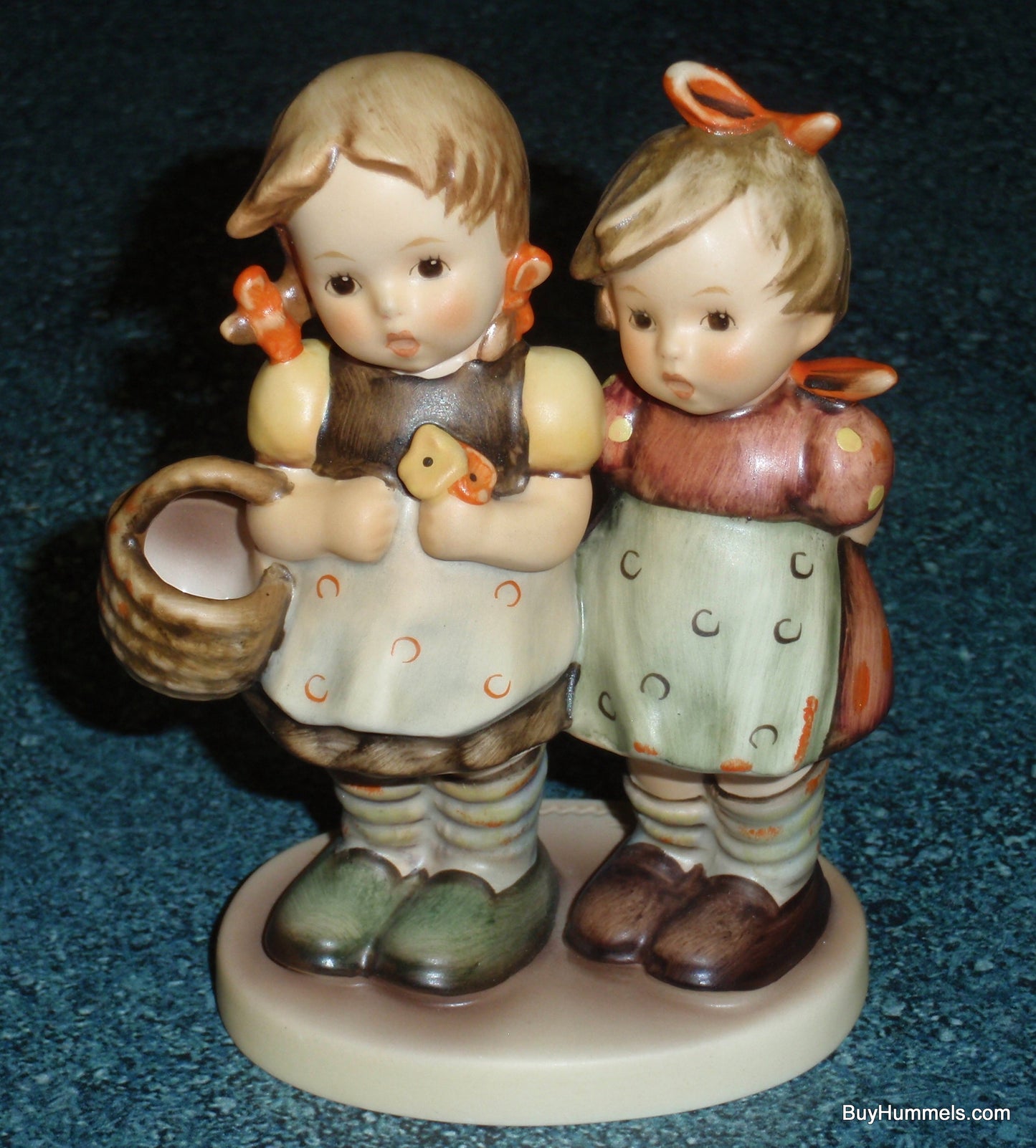 "Daddy's Girl" Goebel Hummel Figurine #371 - Cute Collectible Gift!