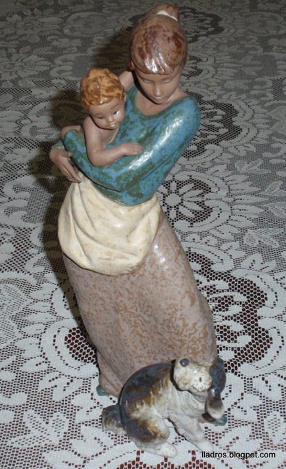 "Jealous Friend" Lladro Gres Figurine #2187 - Mother, Baby & Dog (Large 13")