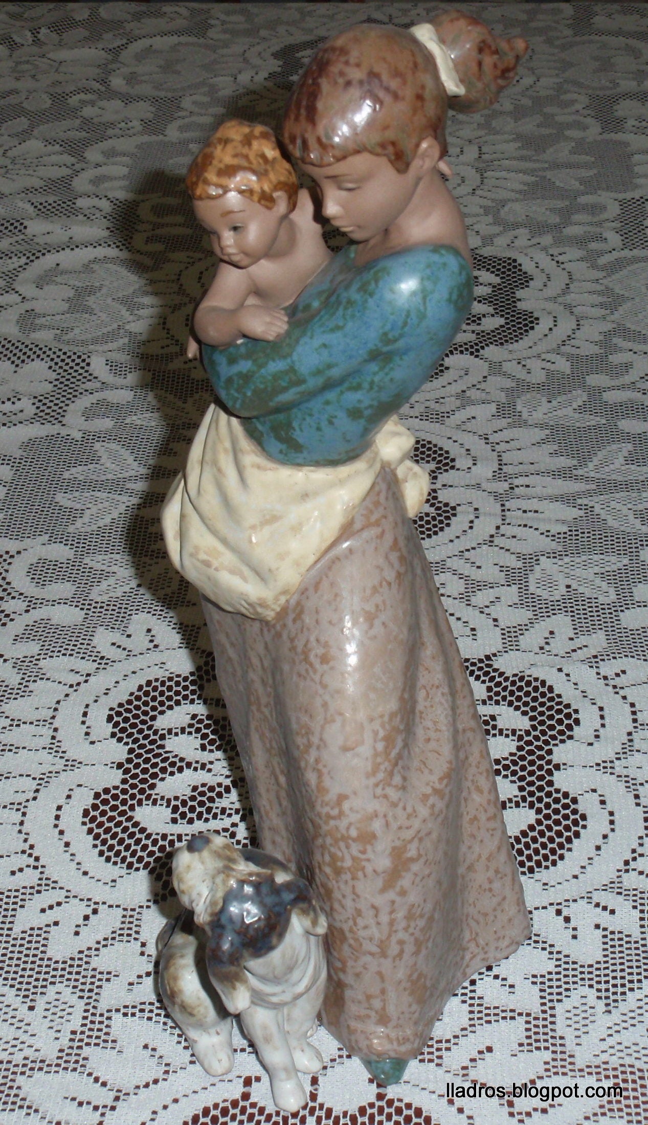 "Jealous Friend" Lladro Gres Figurine #2187 - Mother, Baby & Dog (Large 13")