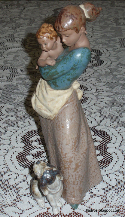 "Jealous Friend" Lladro Gres Figurine #2187 - Mother, Baby & Dog (Large 13")